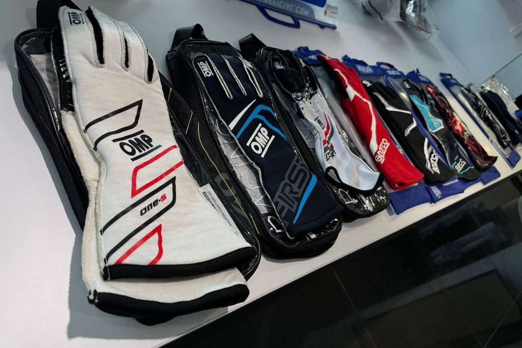 Racing and Karting Gloves Buying Guide: FIA, Karting, and Sim