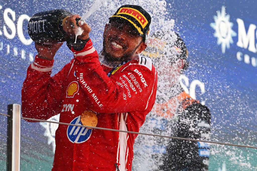 Hamilton remporte le GP d'Espagne - première victoire avec Ferrari