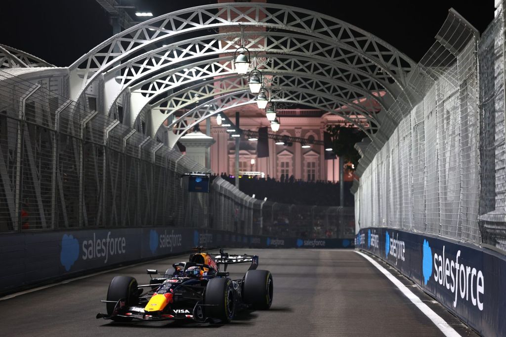 Verstappen logra la pole position en Singapur por delante de los Ferrari