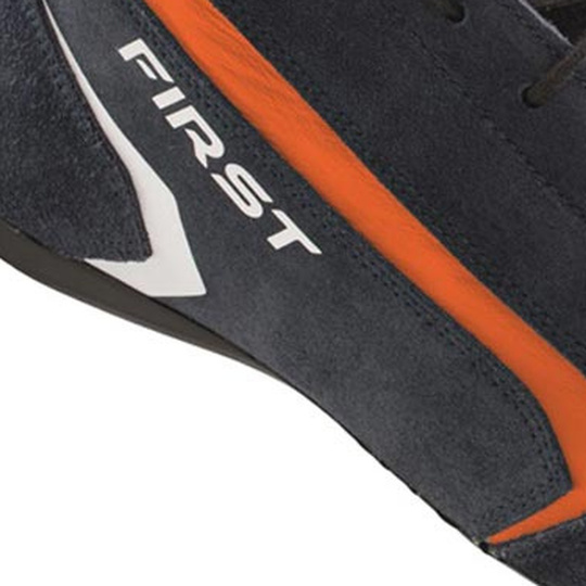 Botas OMP First MY21 azul marino/naranja (FIA)