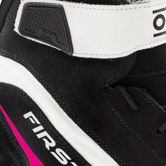 Botas OMP First MY21 negras/rosas (FIA)